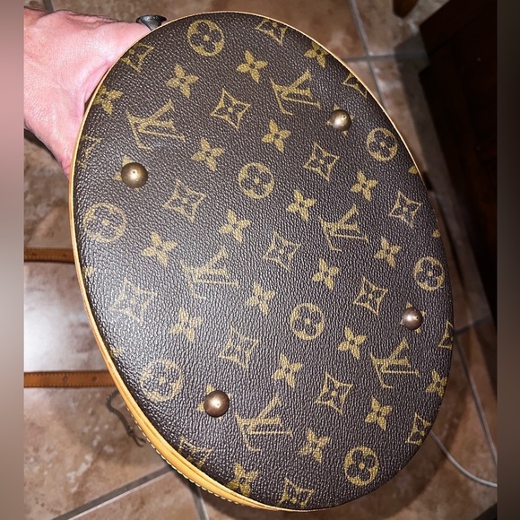 Authentic Louis Vuitton vintage bucket bag. - Picture 10 of 10